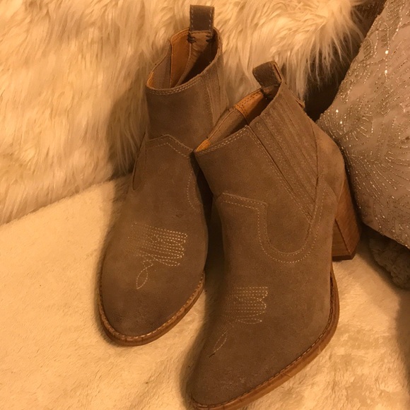 Dolce Vita ankle boots - Picture 2 of 3